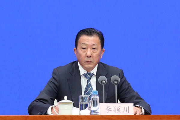 随着剧集播出日期将近，官方又释出了一组全新人物海报。